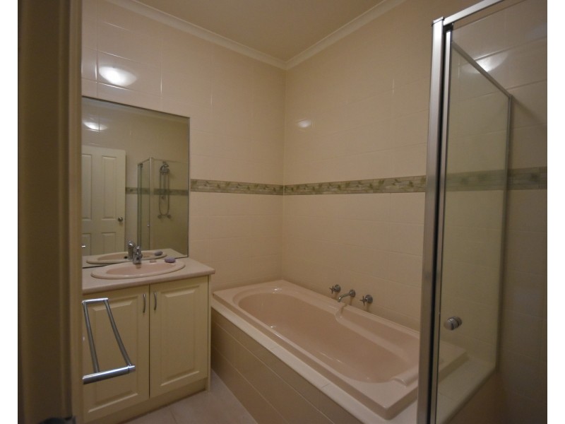 4 Saxon Drive, Mooroolbark VIC 3138