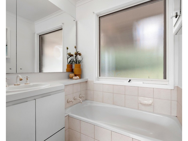 143 Landscape Drive, Mooroolbark VIC 3138