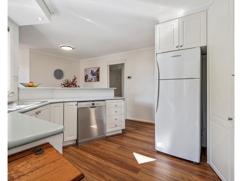 27 Blue Ridge Drive, Mooroolbark VIC 3138