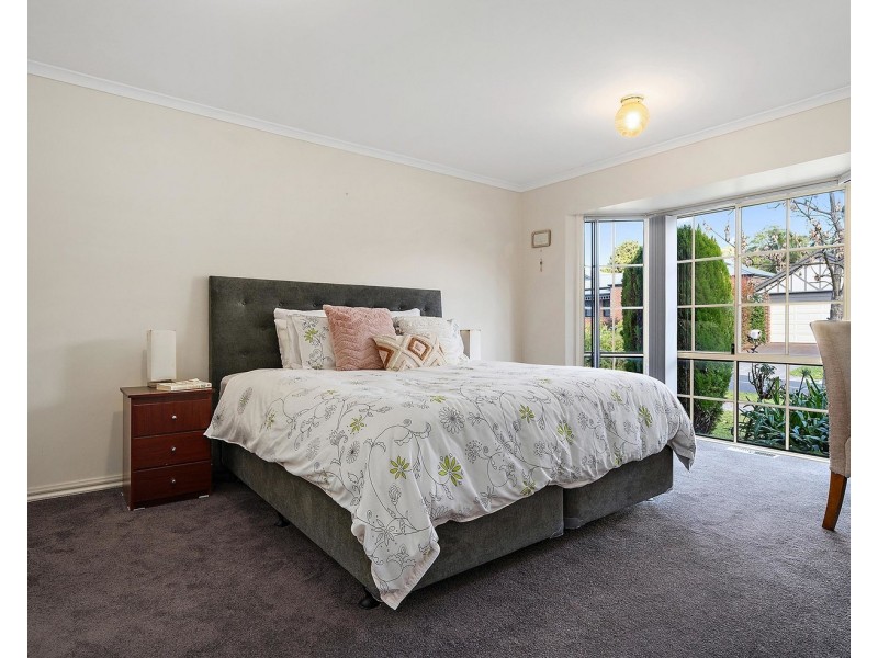 27 Blue Ridge Drive, Mooroolbark VIC 3138