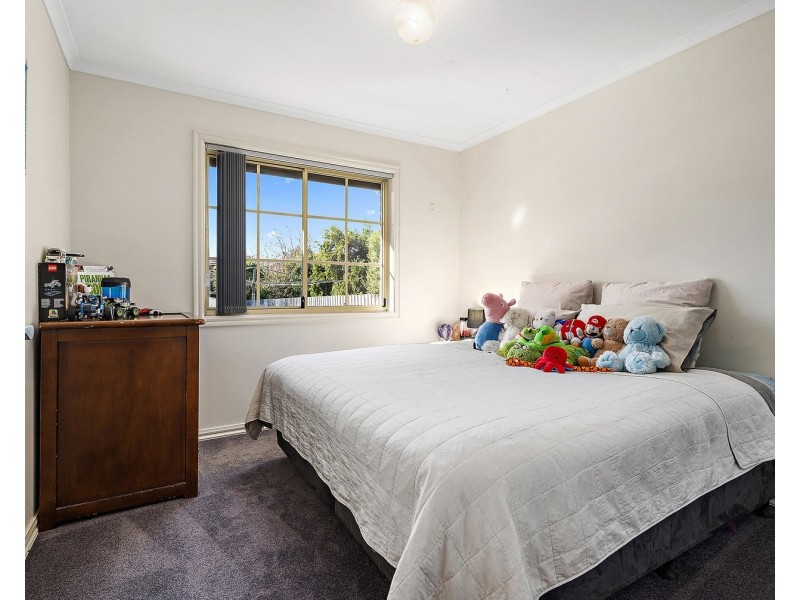 27 Blue Ridge Drive, Mooroolbark VIC 3138