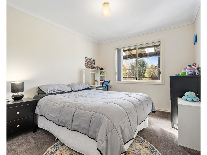 27 Blue Ridge Drive, Mooroolbark VIC 3138