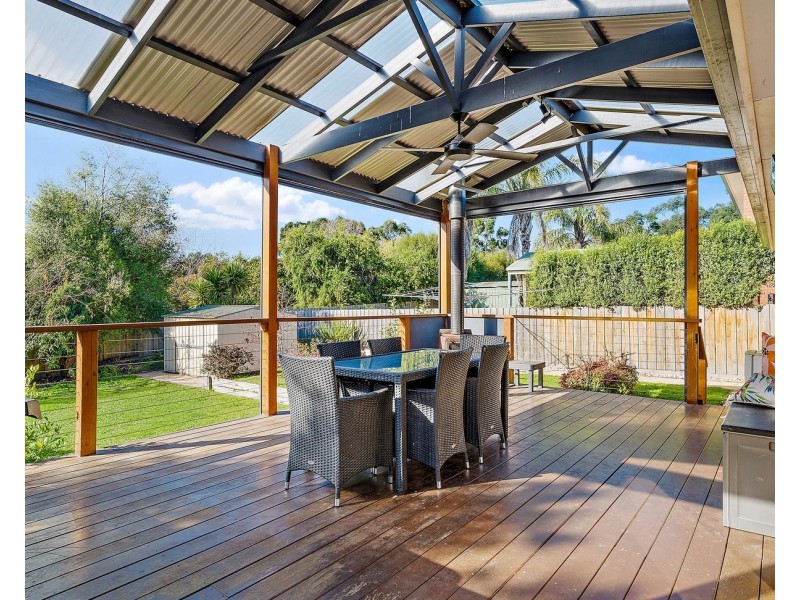 27 Blue Ridge Drive, Mooroolbark VIC 3138