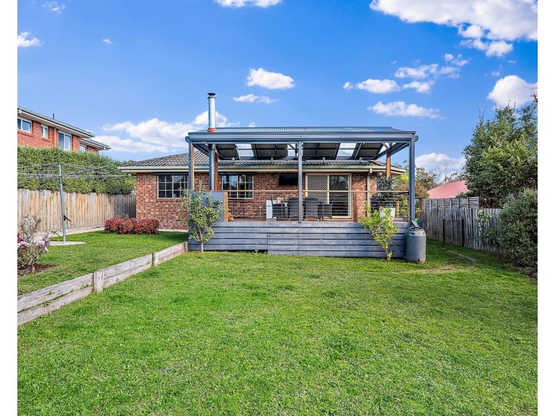 27 Blue Ridge Drive, Mooroolbark VIC 3138
