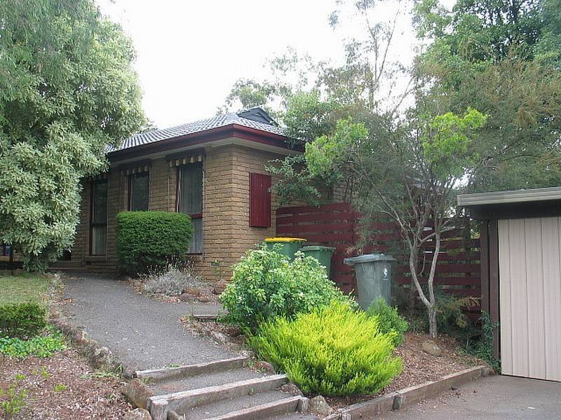 19 Trenton Place, Mooroolbark VIC 3138