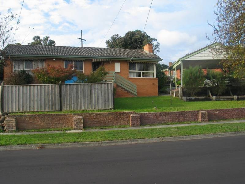 13 Swinburne Avenue, Mooroolbark VIC 3138