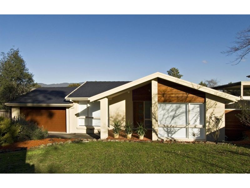 30 Autumn Grove, Mooroolbark VIC 3138