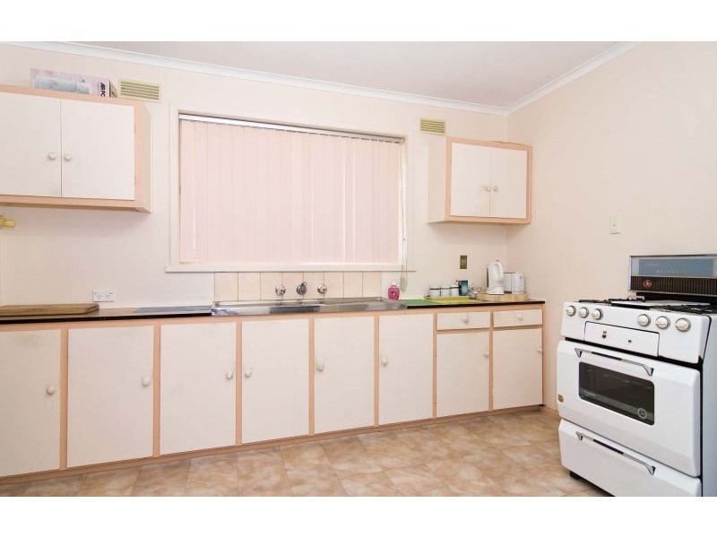 12a Longfellow Avenue, Mooroolbark VIC 3138