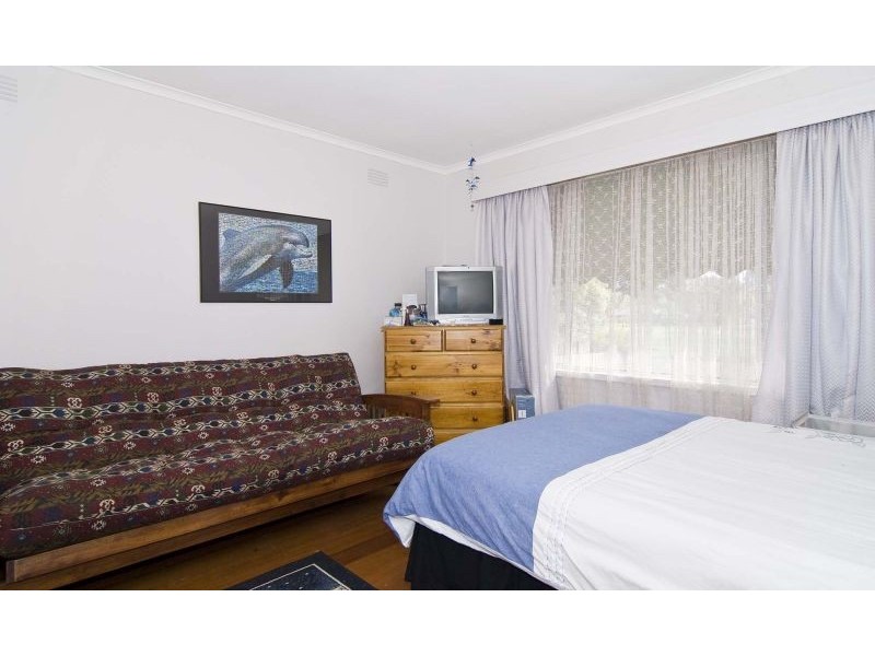 12a Longfellow Avenue, Mooroolbark VIC 3138