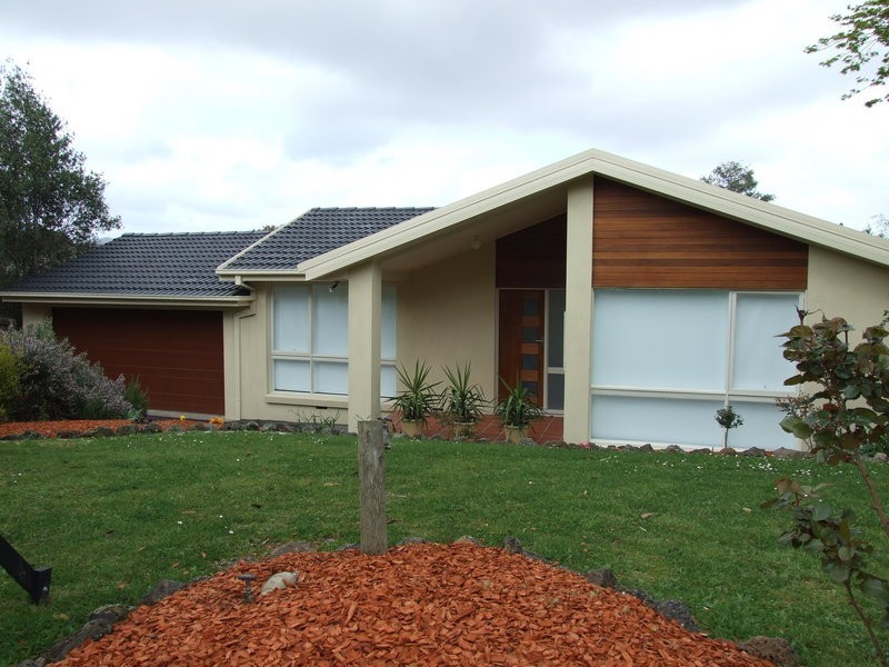 30 Autumn Grove, Mooroolbark VIC 3138