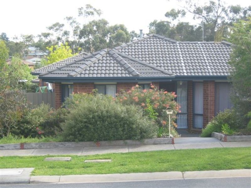5 Charlwood Drive, Mooroolbark VIC 3138