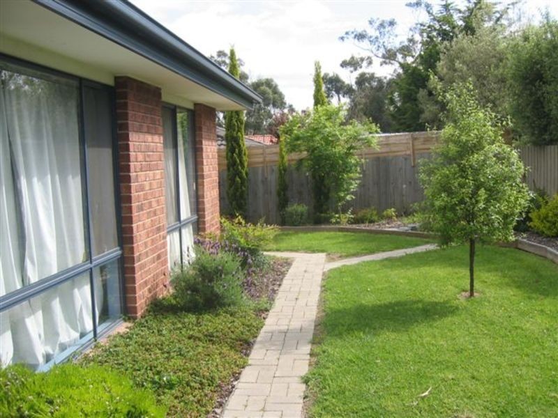 5 Charlwood Drive, Mooroolbark VIC 3138