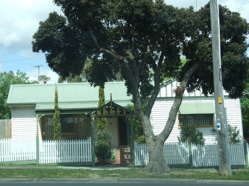 10 Charles Street, Mooroolbark VIC 3138