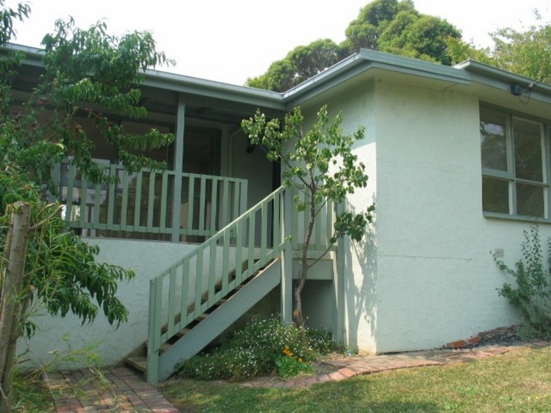 8 Carawa Street, Mooroolbark VIC 3138