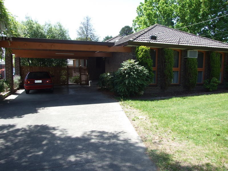 18 Taylors Road, Croydon VIC 3136