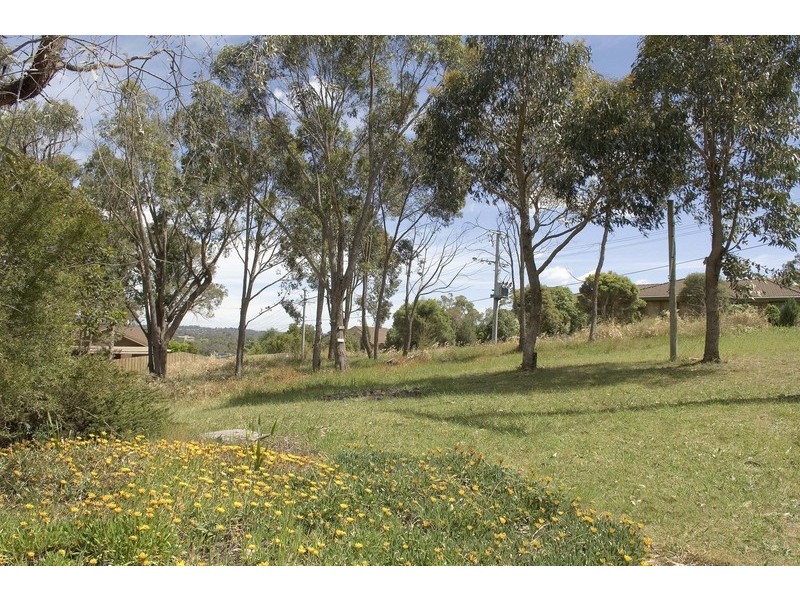 74 Zina Grove, Mooroolbark VIC 3138