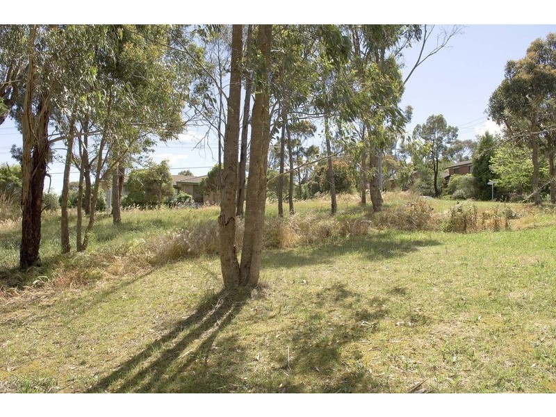 74 Zina Grove, Mooroolbark VIC 3138