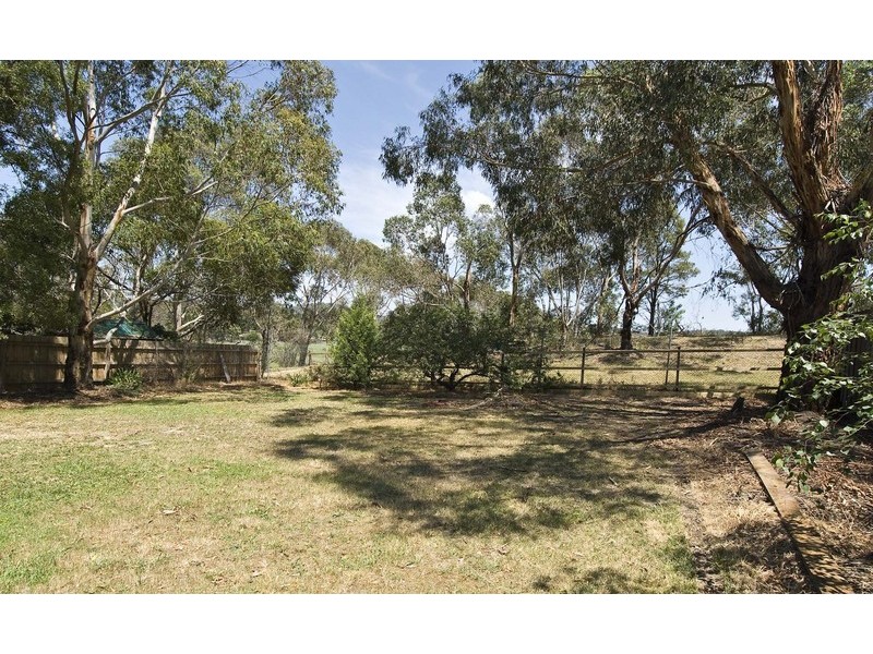 44 Barker Drive, Mooroolbark VIC 3138