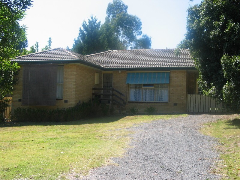 6 Milton Court, Mooroolbark VIC 3138