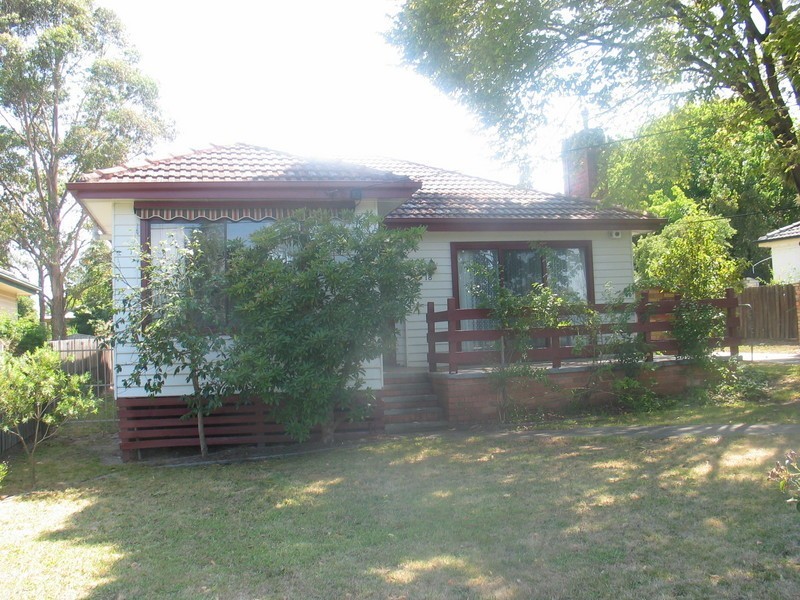 18 Diane Crescent, Mooroolbark VIC 3138