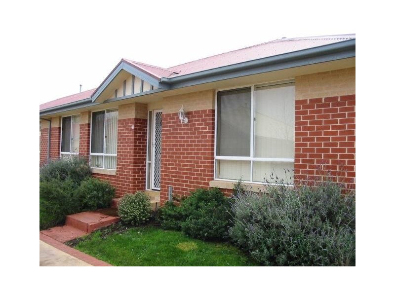 2 / 16 Mountain View Road, Kilsyth VIC 3137