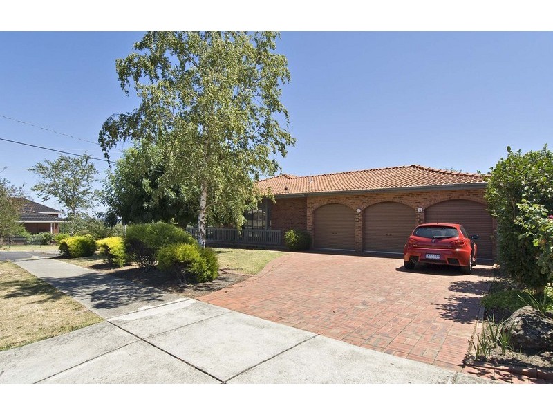 86 Woodville Road, Mooroolbark VIC 3138