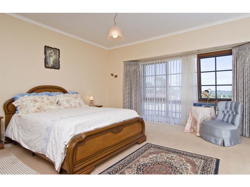 86 Woodville Road, Mooroolbark VIC 3138