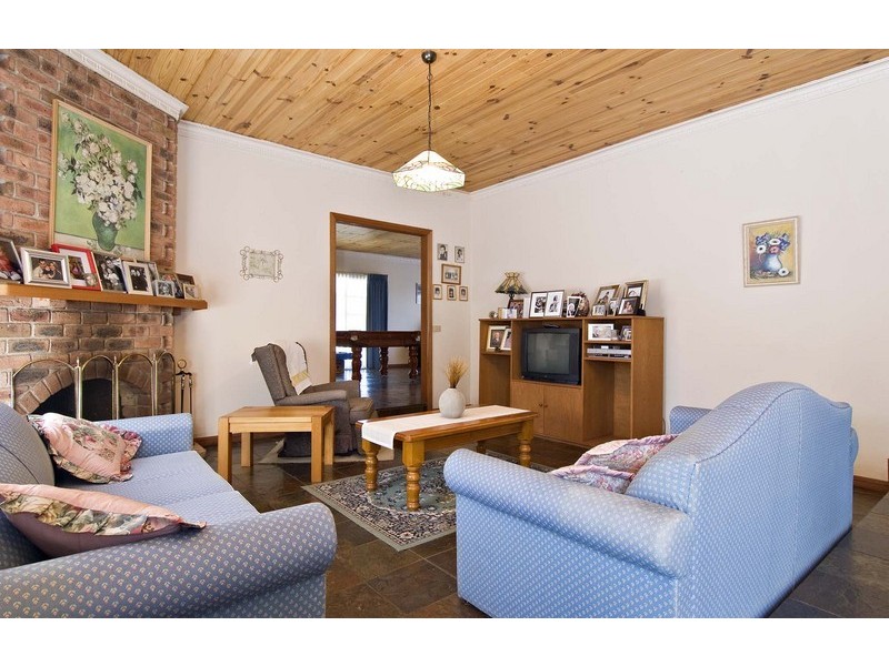 86 Woodville Road, Mooroolbark VIC 3138