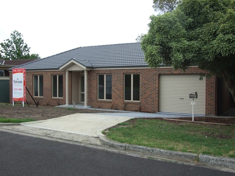 1 Rachael Drive, Mooroolbark VIC 3138