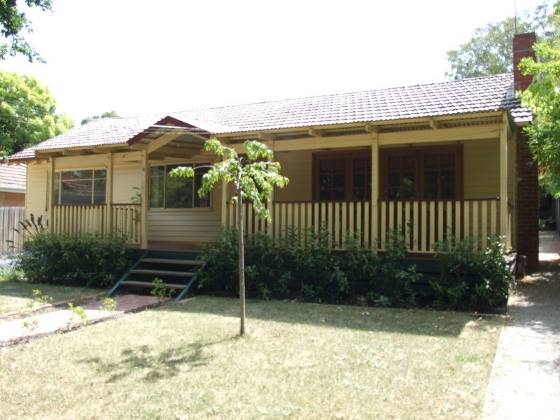 8 Field Street, Croydon VIC 3136