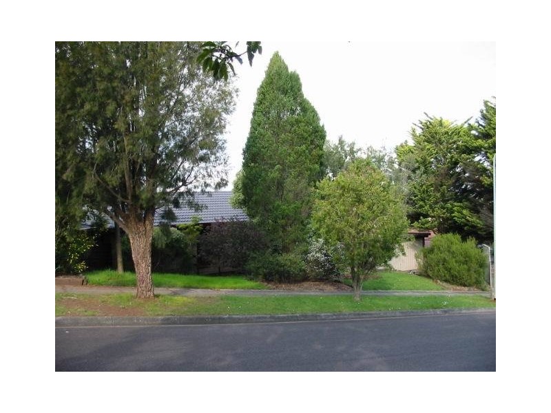 19 Trenton Place, Mooroolbark VIC 3138