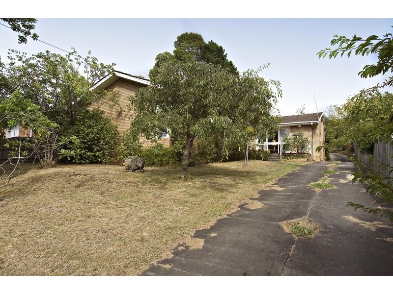 23 Barina Avenue, Mooroolbark VIC 3138