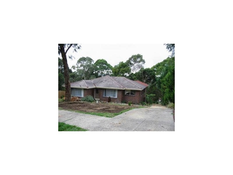 6 Devon Walk, Mooroolbark VIC 3138