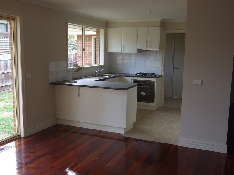 2/58 Central Avenue, Croydon South VIC 3136