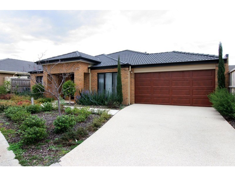 64 Blue Ridge Drive, Mooroolbark VIC 3138