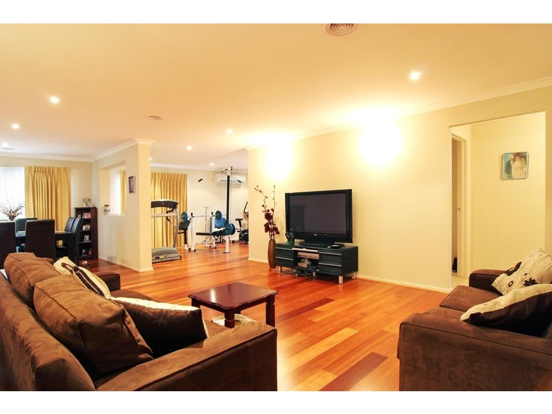 64 Blue Ridge Drive, Mooroolbark VIC 3138
