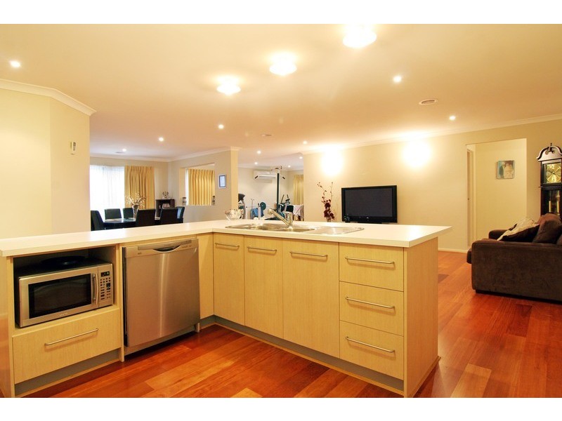 64 Blue Ridge Drive, Mooroolbark VIC 3138