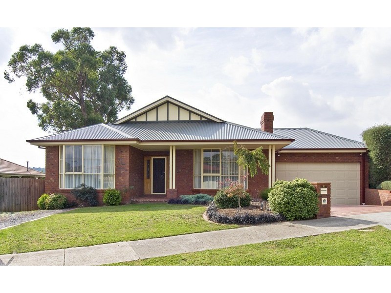 27 Nolan Avenue, Mooroolbark VIC 3138