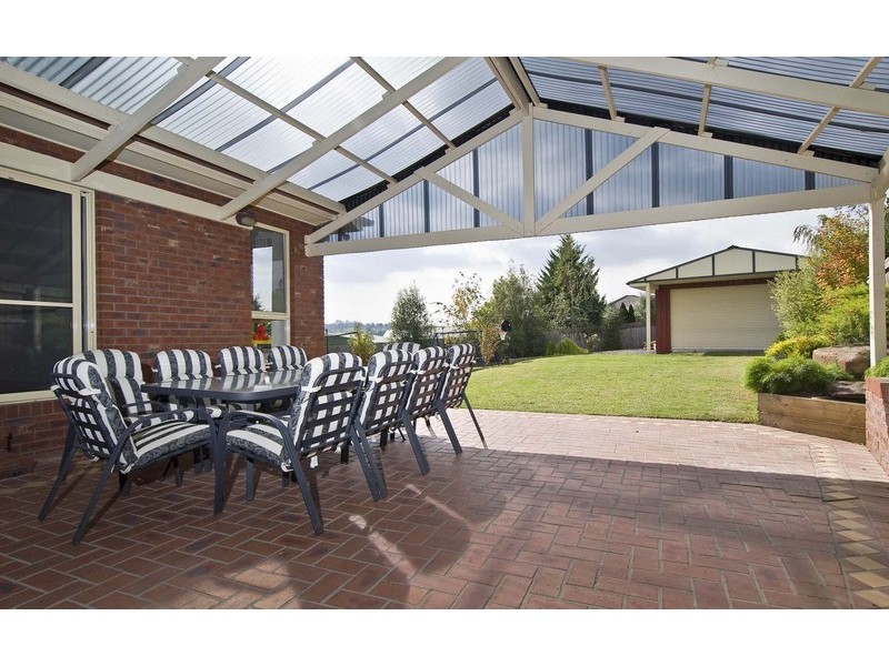 27 Nolan Avenue, Mooroolbark VIC 3138