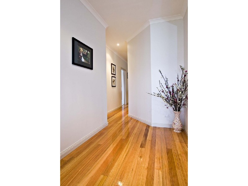 27 Nolan Avenue, Mooroolbark VIC 3138