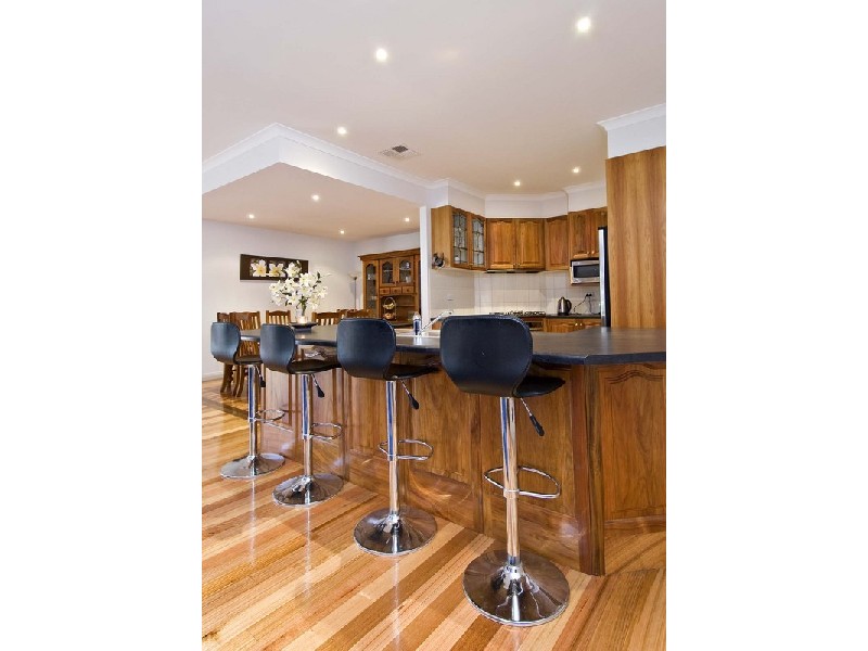 27 Nolan Avenue, Mooroolbark VIC 3138