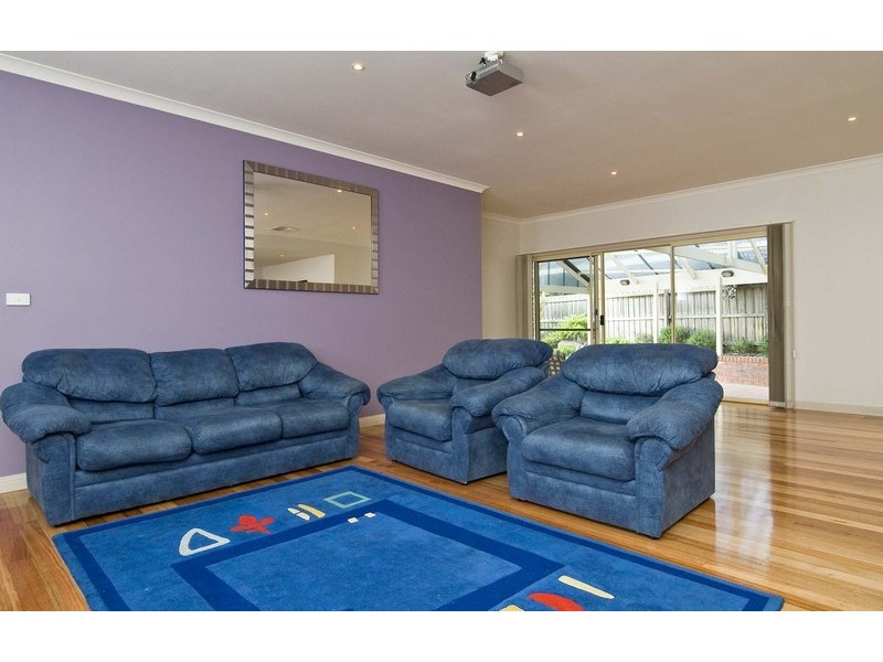 27 Nolan Avenue, Mooroolbark VIC 3138