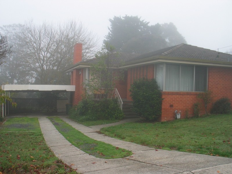 11 Aintree Street, Mooroolbark VIC 3138