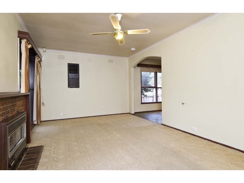 10 Longfellow Avenue, Mooroolbark VIC 3138