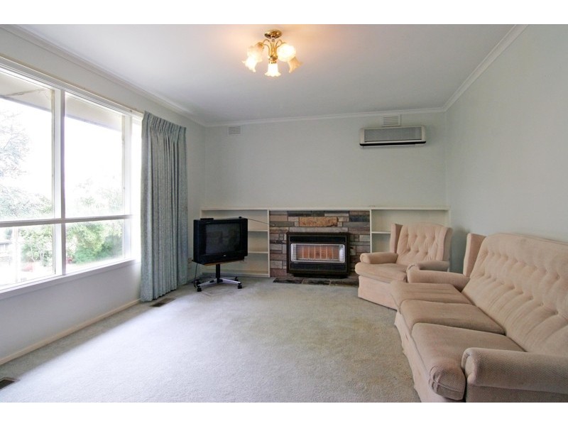 6 Shirley Street, Mooroolbark VIC 3138