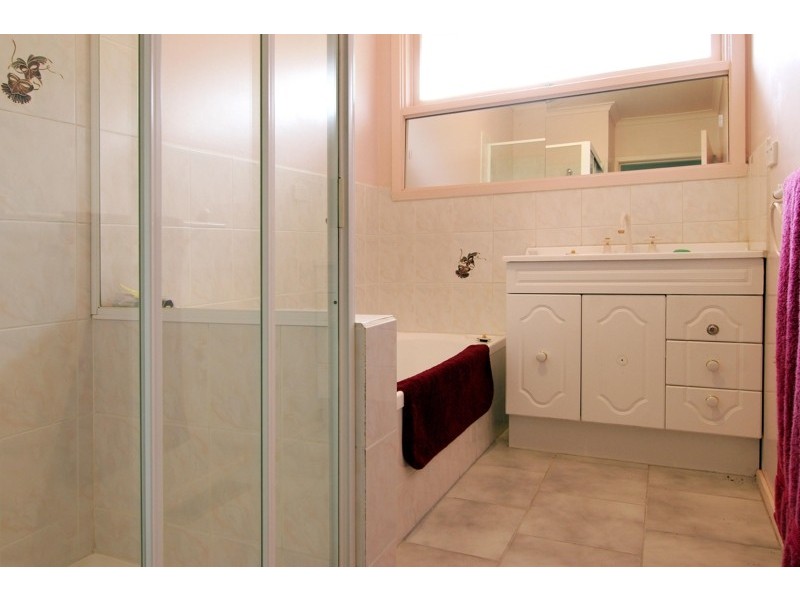 6 Shirley Street, Mooroolbark VIC 3138