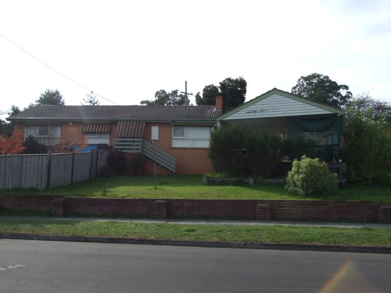 13 Swinburne Avenue, Mooroolbark VIC 3138