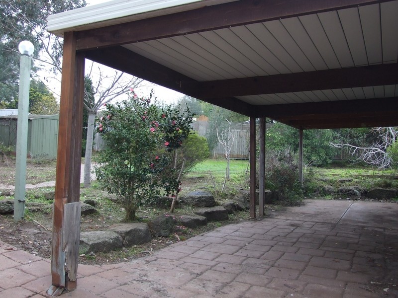 27 Bellara Drive, Mooroolbark VIC 3138