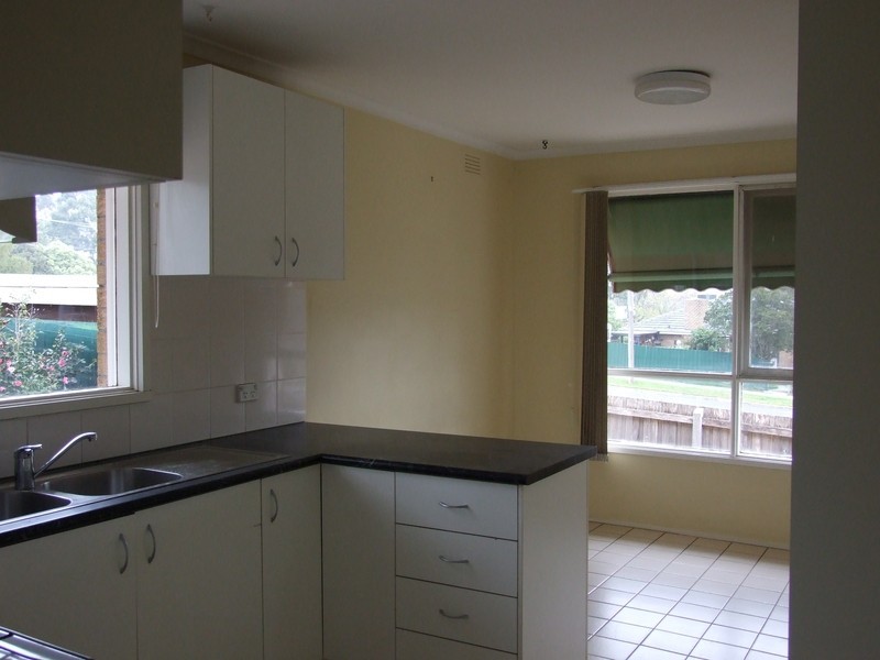 27 Bellara Drive, Mooroolbark VIC 3138