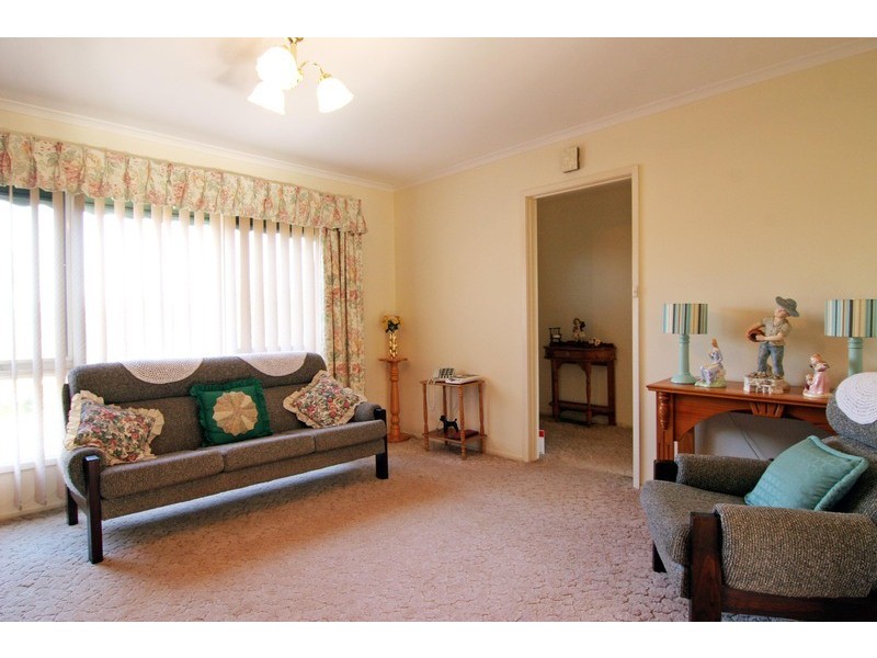 6 Kalimna Street, Mooroolbark VIC 3138